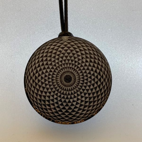 Pendentif torus noir-blanc