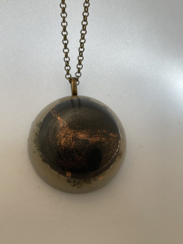 Pendentif anthracite-doré