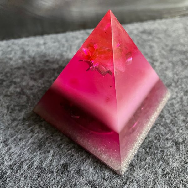 Pyramide rose 6 cm