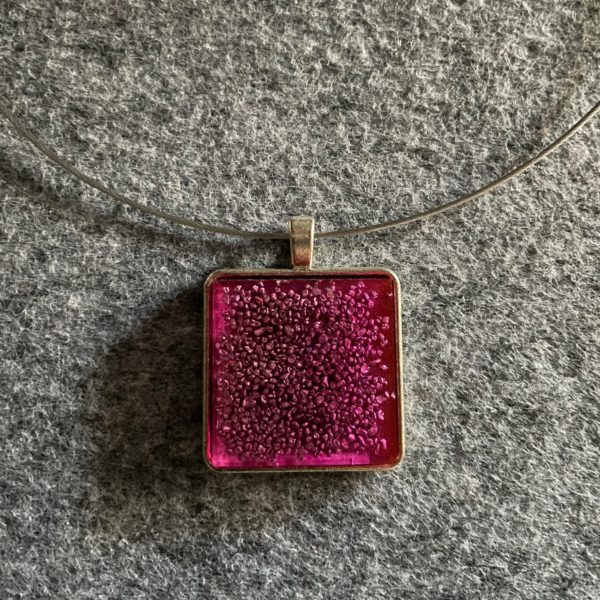 Pendentif carrée rose