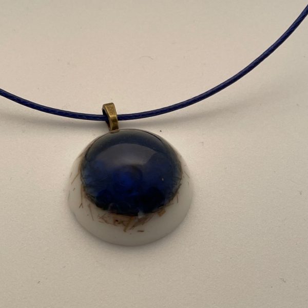 Pendentif bleu-blanc