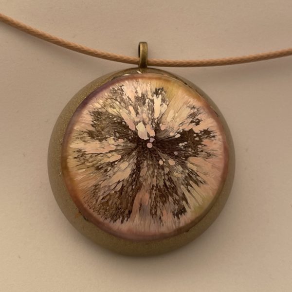 Pendentif rose-blanc