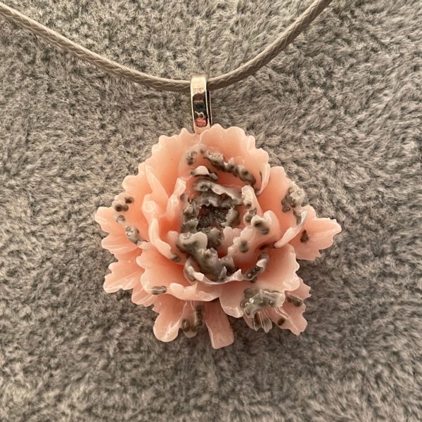 Pendentif fleur rose