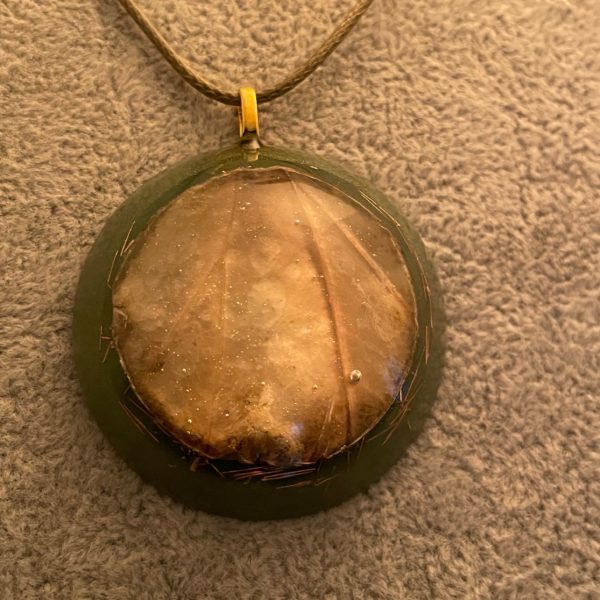 Pendentif feuille nacre