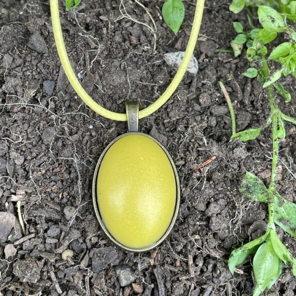Pendentif jaune